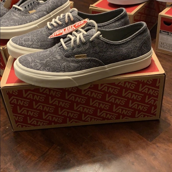 vans authentic motif vans authentic motif